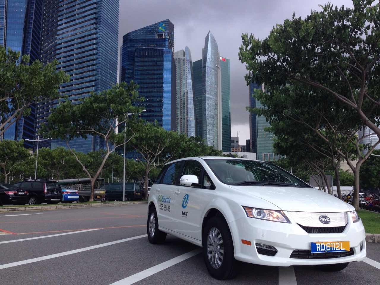 新加坡街頭的比亞迪e6純電動車