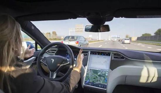 雙重保障 前所未有 特斯拉第二代自動(dòng)駕駛系統(tǒng)曝光