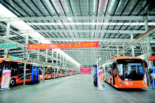 聯合國氣候大會用上“武漢造” 漢產新能源客車駛向非洲 聯合國氣候大會用上“武漢造” 漢產新能源客車駛向非洲