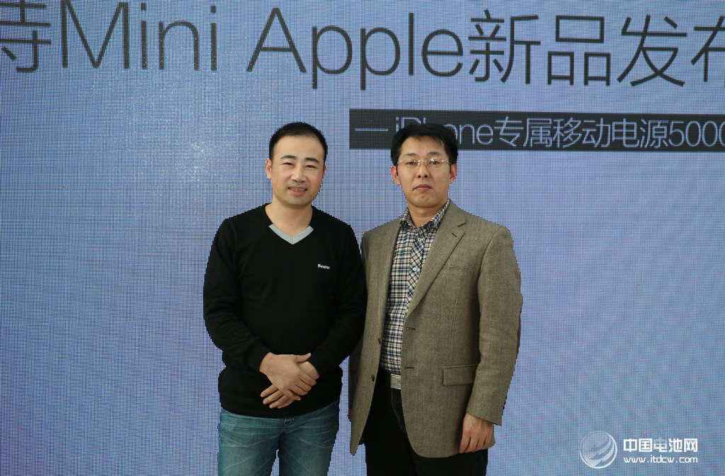 潘良春與中國(guó)電池網(wǎng)董事長(zhǎng)合影