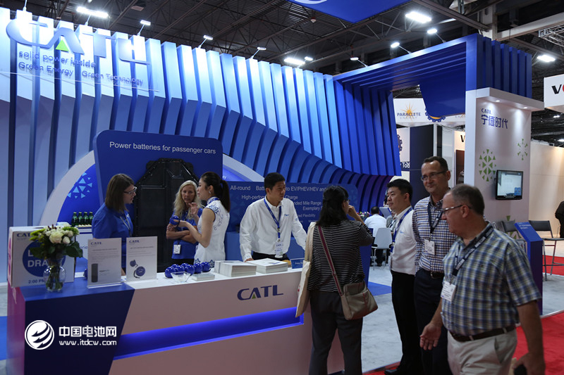 寧德時代以快充、高安全、高能量密度電芯為核心技術(shù)亮點，受到現(xiàn)場觀眾及媒體的矚目