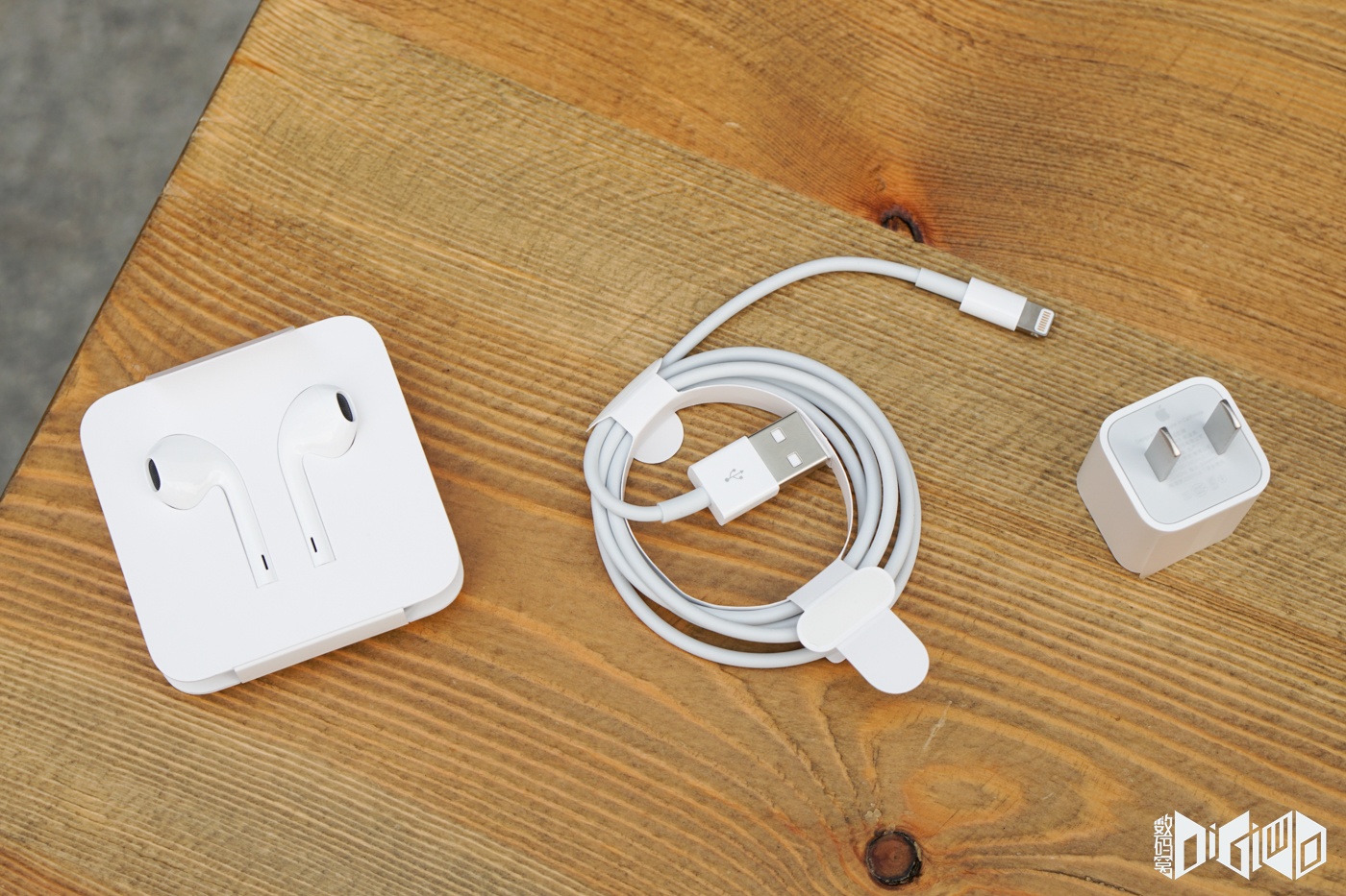 iPhone 7 Plus銀色開箱 續(xù)航時(shí)間比iPhone 6s高2小時(shí)