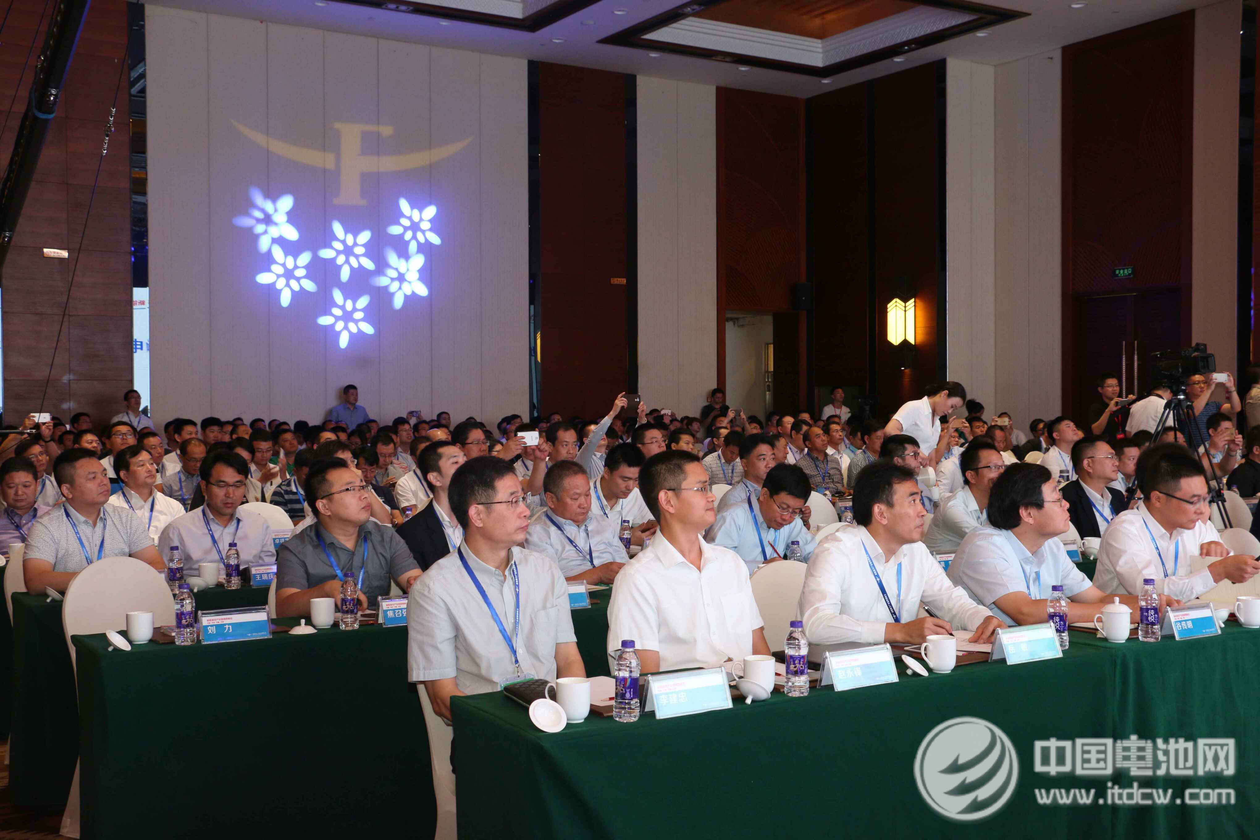 把脈鋰電發展趨勢 新能源全產業鏈鋰想峰會焦作“論劍”