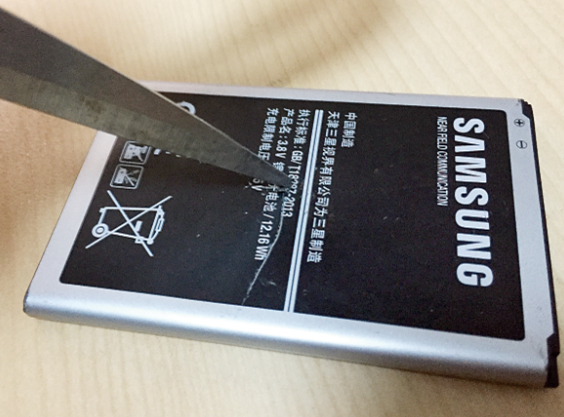 三星手機(jī)爆炸引發(fā)公眾擔(dān)心 專(zhuān)家：電池短路是主因