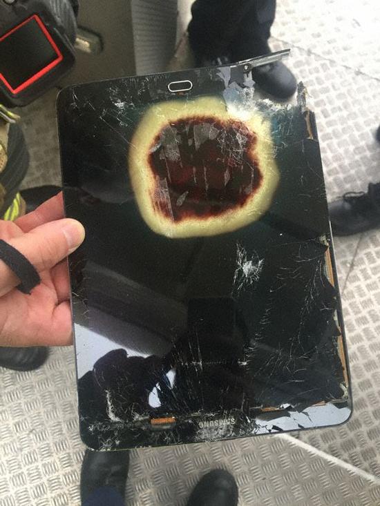 三星平板電腦飛行途中冒煙  迫使航班改道