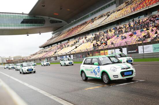 盼達(dá)用車攜手妙盛動力馳騁F1賽道.jpg 盼達(dá)用車攜手妙盛動力馳騁F1賽道.jpg