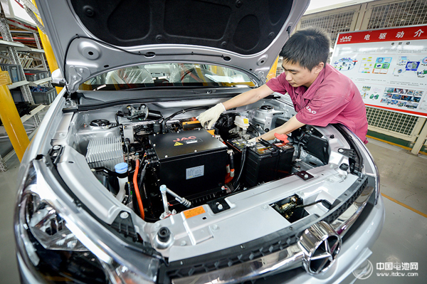 江淮汽車以中高端破局 新能源、商乘車并舉沖擊百萬輛