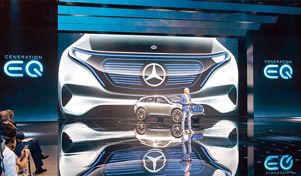 2016年10月舉行的巴黎車展上,奔馳發布了旗下全新純電動SUV概念車,而該車被正式命名為“Generation EQ”。