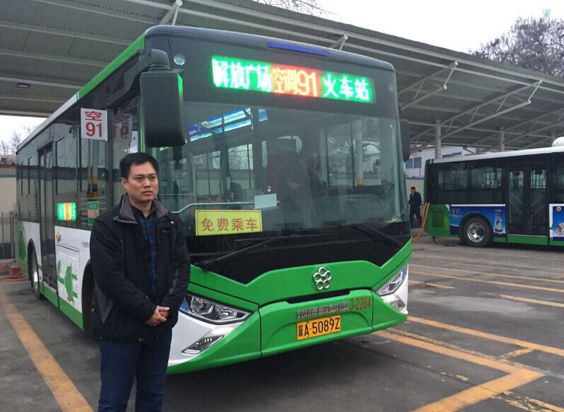 石家莊公共交通總公司技術設備部部長孟彥接受采訪 石家莊公共交通總公司技術設備部部長孟彥接受采訪
