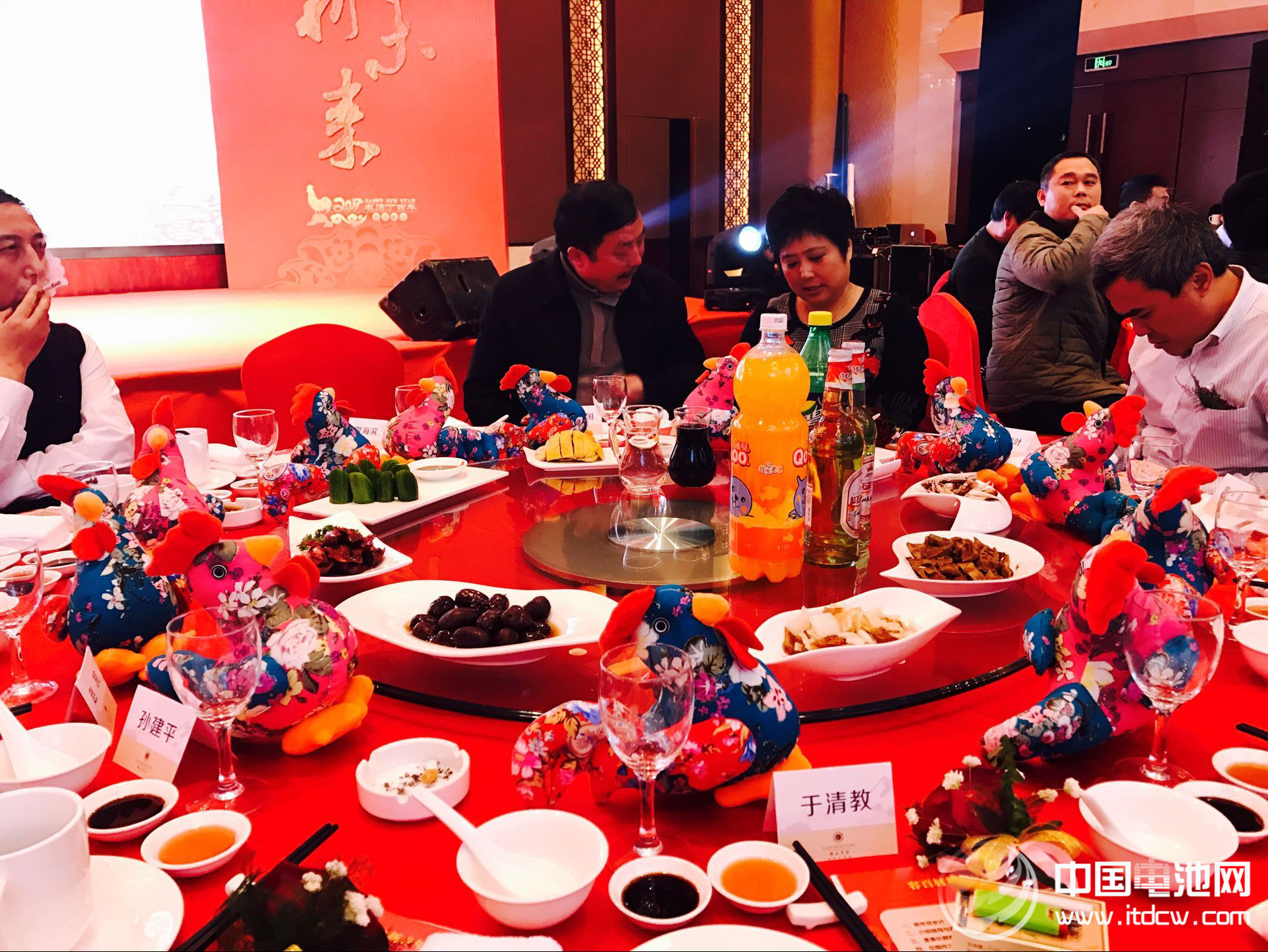 容百材料“同心同行 創(chuàng)新未來”的2017年新春年會現(xiàn)場 容百材料“同心同行 創(chuàng)新未來”的2017年新春年會現(xiàn)場