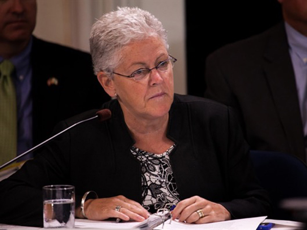 堅定推動燃油經(jīng)經(jīng)濟(jì)性中期評估的前環(huán)保署長吉娜女士