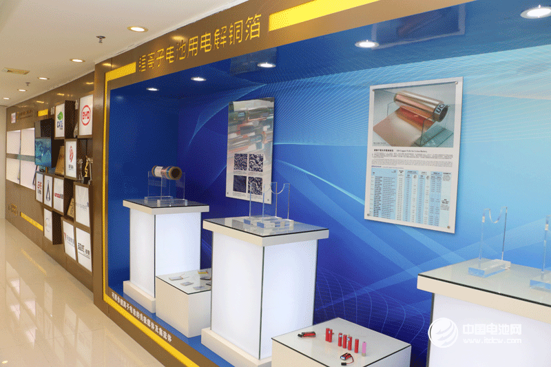 調(diào)研團(tuán)一行參觀聯(lián)合銅箔展廳 調(diào)研團(tuán)一行參觀聯(lián)合銅箔展廳