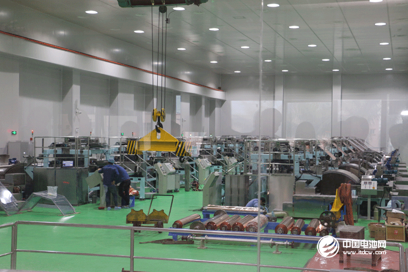 調(diào)研團(tuán)一行參觀聯(lián)合銅箔生產(chǎn)車(chē)間 調(diào)研團(tuán)一行參觀聯(lián)合銅箔生產(chǎn)車(chē)間