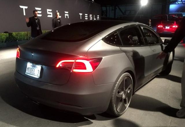 特斯拉MODEL 3量產車或6月亮相 外觀將調整