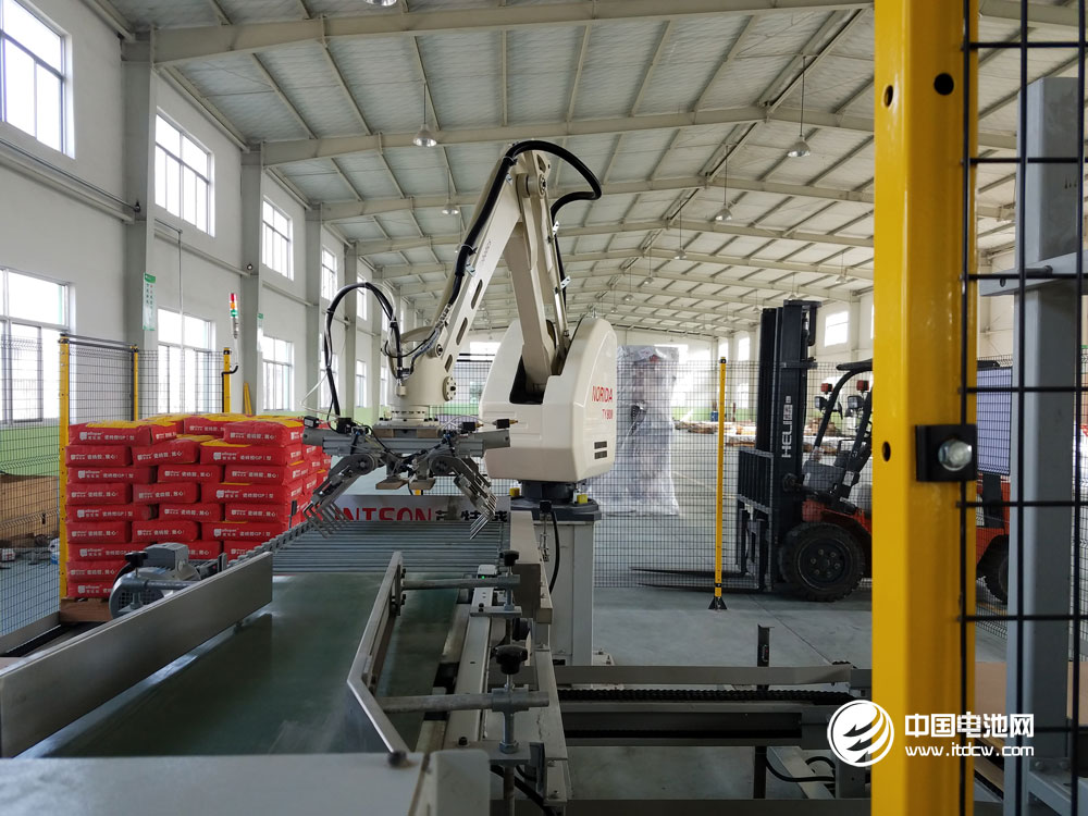 青島英特盛智能科技有限公司碼垛機(jī)器人 青島英特盛智能科技有限公司碼垛機(jī)器人