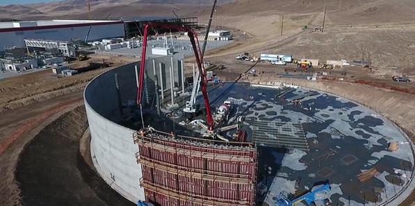 建設中的Gigafactory一角