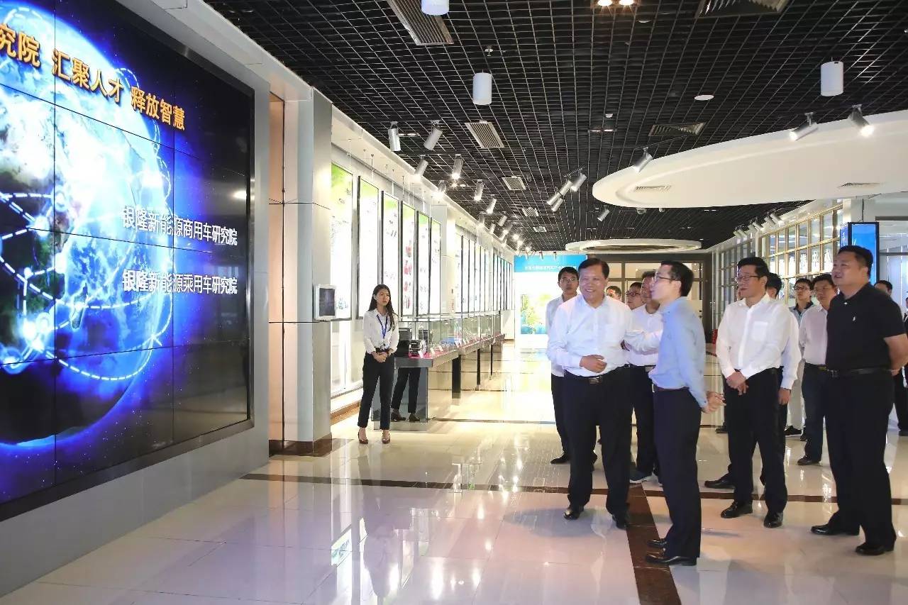 珠海代市長李澤中在銀隆新能源董事長魏銀倉陪同下考察銀隆新能源珠海產業園