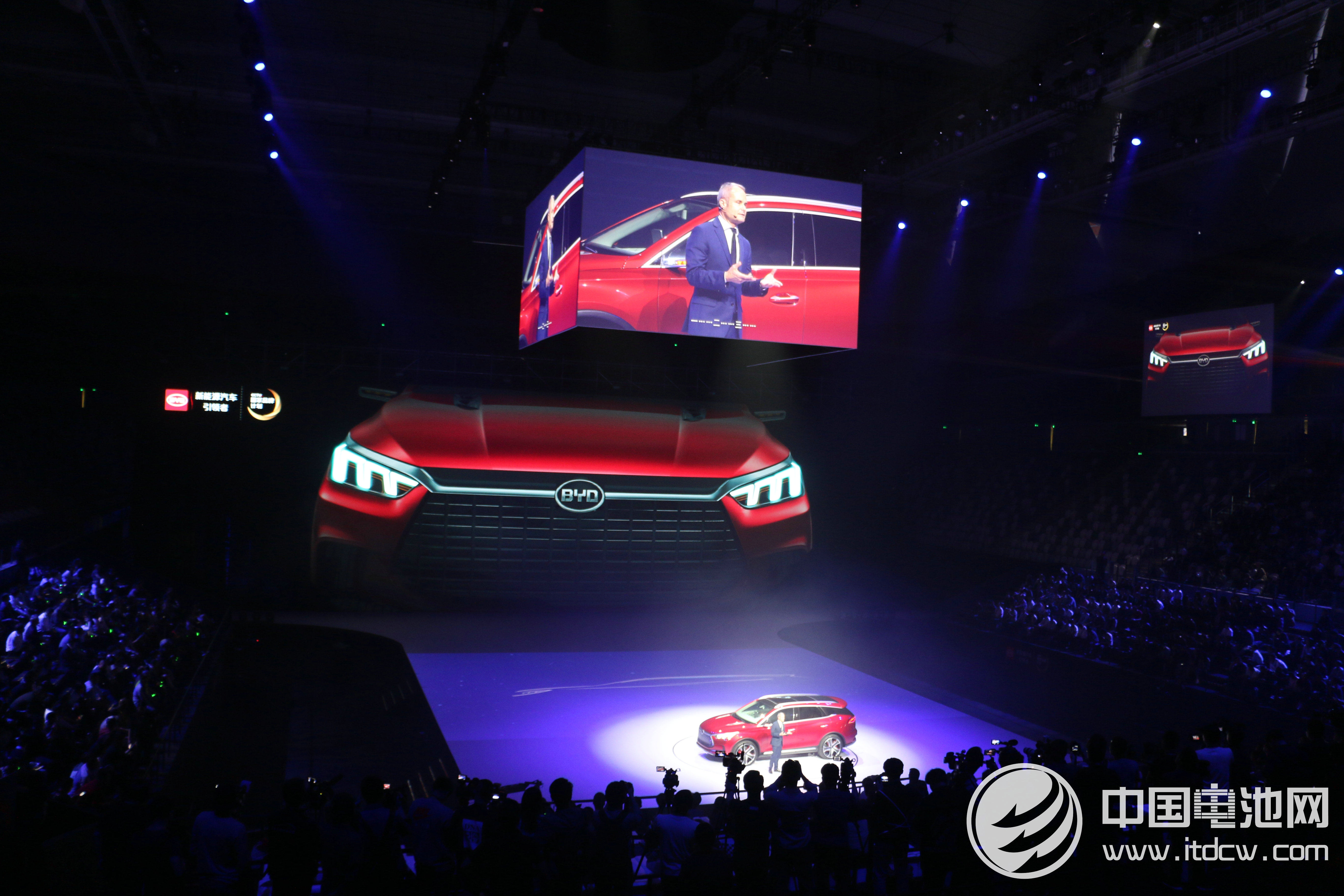 比亞迪新晉設(shè)計(jì)總監(jiān)沃爾夫?qū)ぐ駭y全新設(shè)計(jì)理念與王朝概念車亮相 比亞迪新晉設(shè)計(jì)總監(jiān)沃爾夫?qū)ぐ駭y全新設(shè)計(jì)理念與王朝概念車亮相