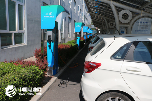 北汽新能源車充電中 北汽新能源車充電中