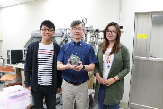 無毒天然礦電池成功問世：徹底淘汰石墨？