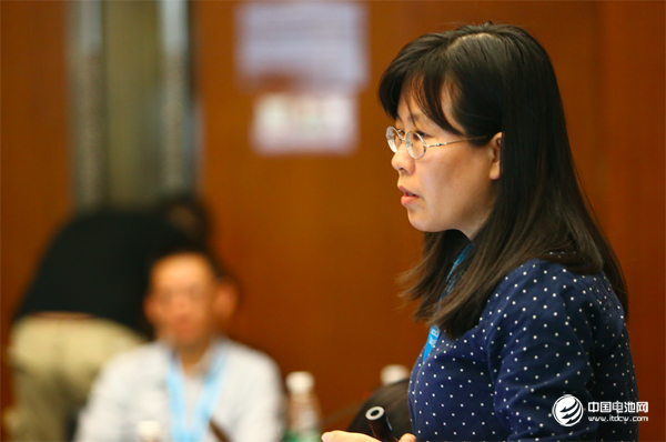 圖：比克電池研究院電芯技術部部長邱沫介紹公司研發情況