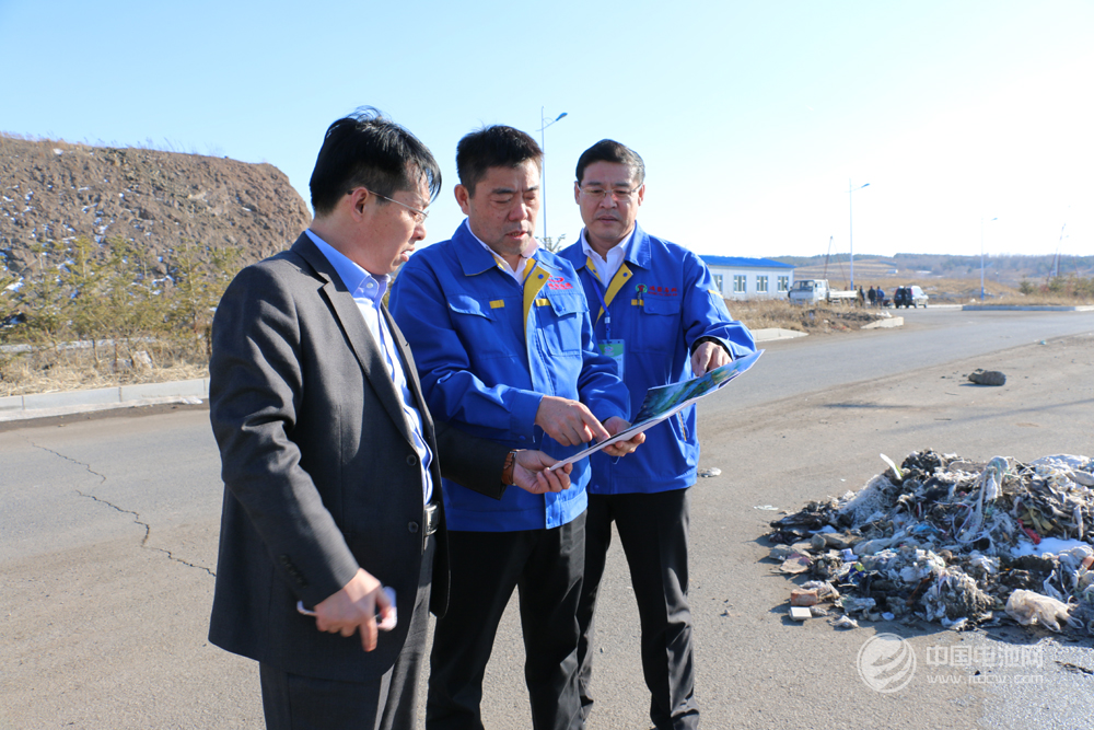 電池百人會秘書長于清教調(diào)研鴻圖隔膜，聽取該公司董事長張漢鴻介紹二期建設(shè)