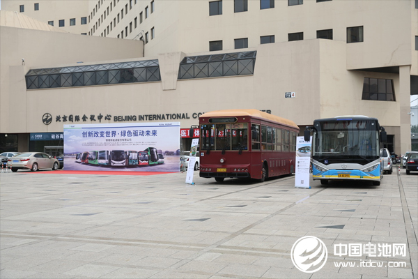 銀隆新能源車型在活動展區