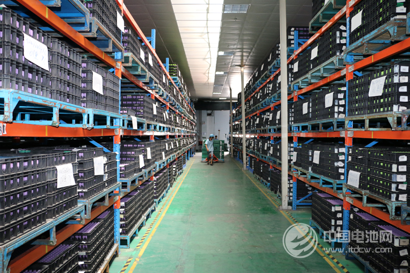 新能源汽車產業過剩之爭再起波瀾 警惕“一哄而上”