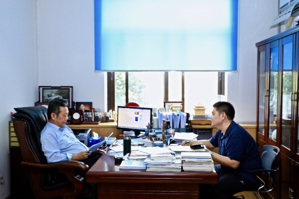 中國汽車報記者專訪董揚