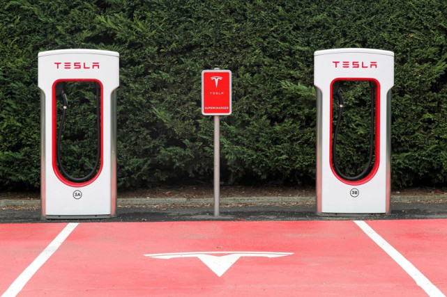 特斯拉開發無人駕駛充電卡車 拉攏運輸行業一起建設充電樁