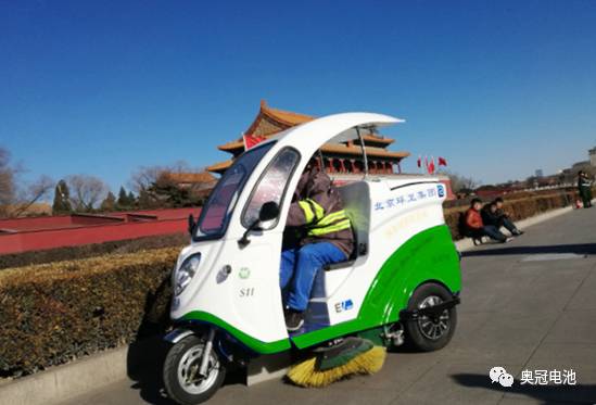 正在天安門前工作的電動環(huán)衛(wèi)車