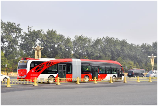 獻禮十九大 銀隆新能源18米純電動BRT在北京上線運營