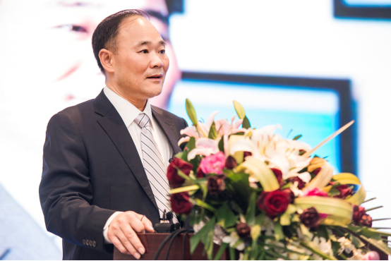 李書福在研討會上發(fā)言