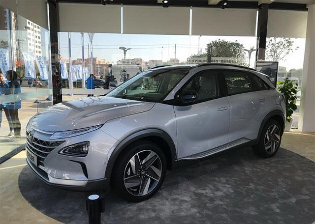 續航可達800km 現代新氫燃料電池車首發