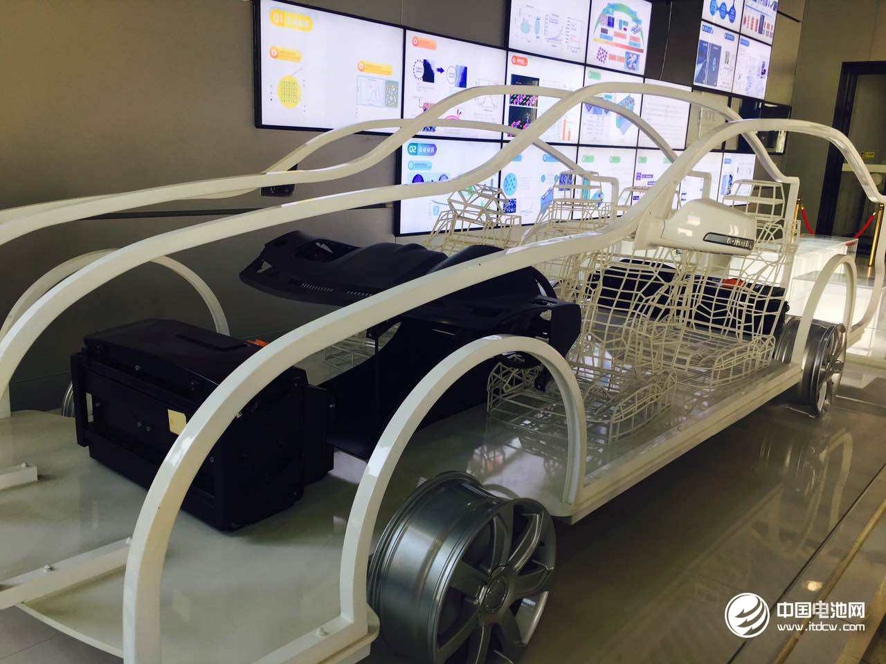 與動(dòng)力電池等“三電”產(chǎn)業(yè)“結(jié)對(duì)子” 車企加快電動(dòng)化步伐