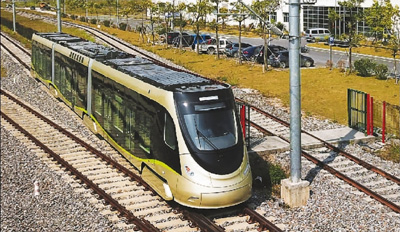 新型氫能源有軌電車下線 加氫一次可持續行駛100公里