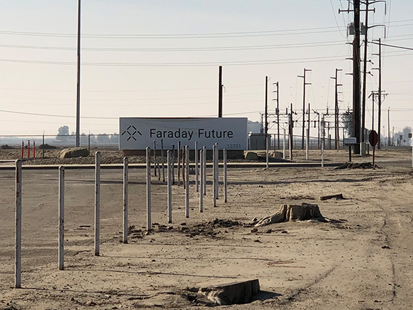 探訪賈躍亭美國造車工廠：沒有任何生產設備 僅一名員工打卡