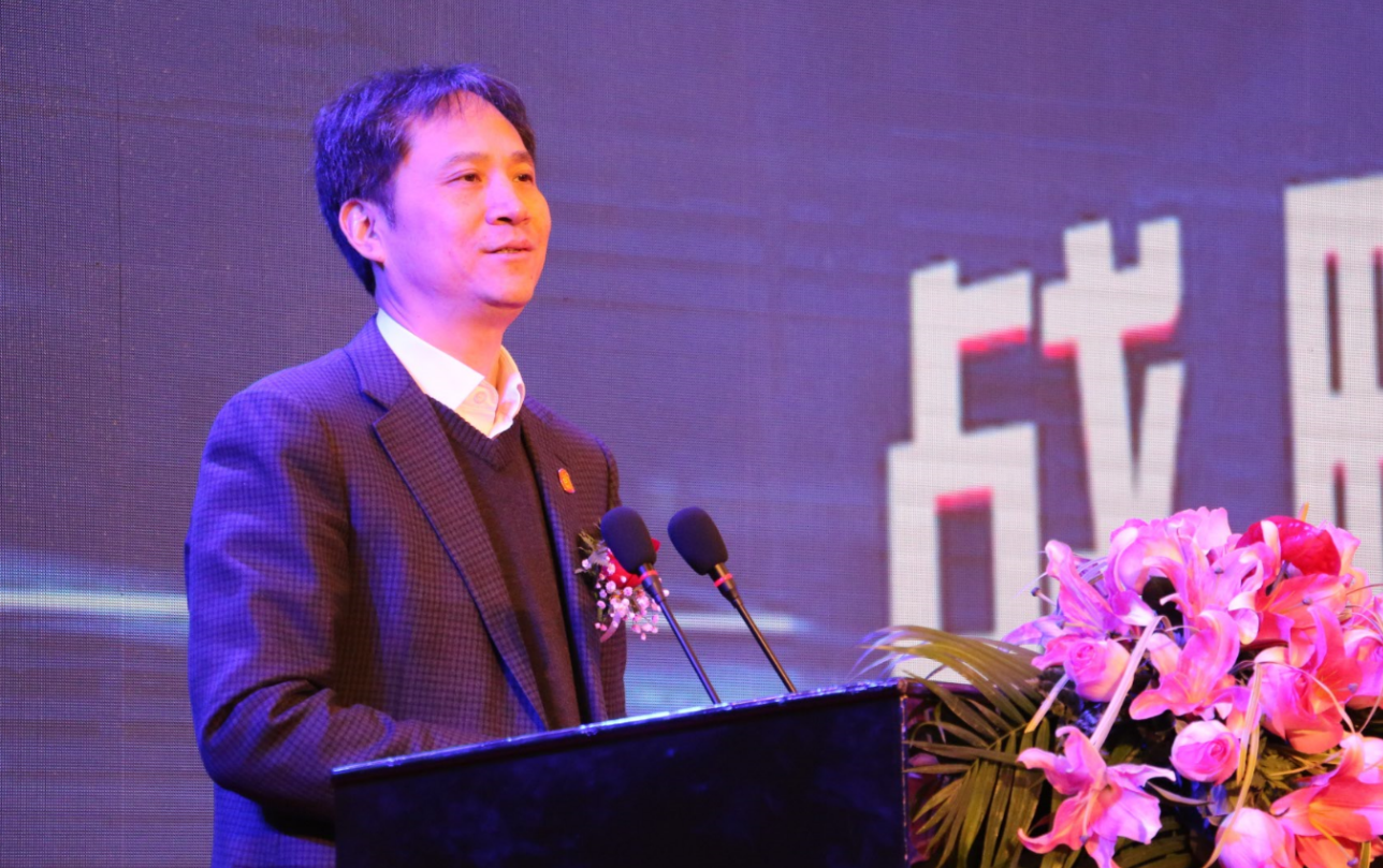 容百控股董事長白厚善