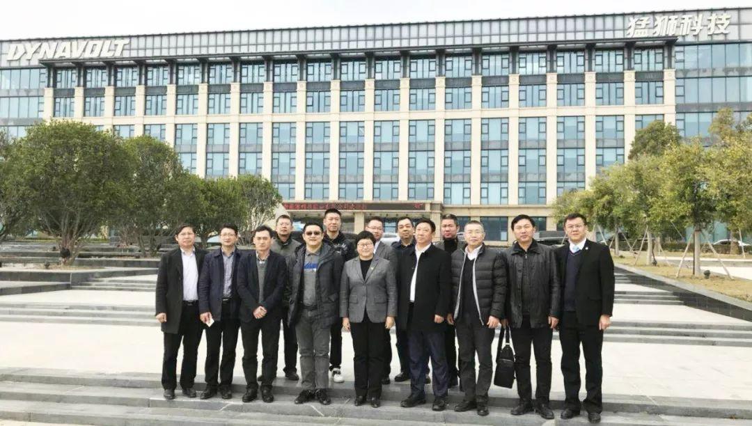 襄陽新能源汽車產(chǎn)業(yè)聯(lián)盟現(xiàn)雛形 猛獅動力鋰電池兩大基地共揚帆