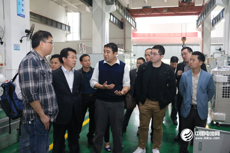 中國鋰電新能源產業(yè)鏈調研團參觀大族激光設備生產車間