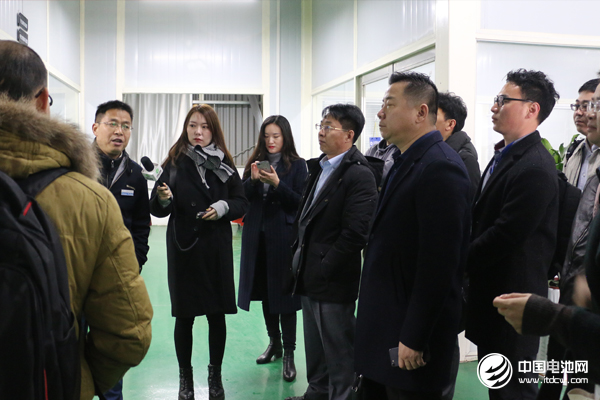 中國鋰電新能源產業鏈調研團一行參觀南京金龍 中國鋰電新能源產業鏈調研團一行參觀南京金龍