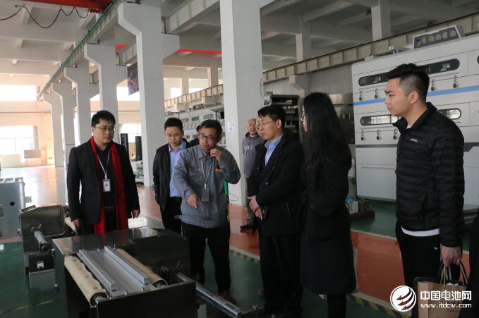 中國(guó)鋰電新能源產(chǎn)業(yè)鏈調(diào)研團(tuán)一行參觀大族展宇