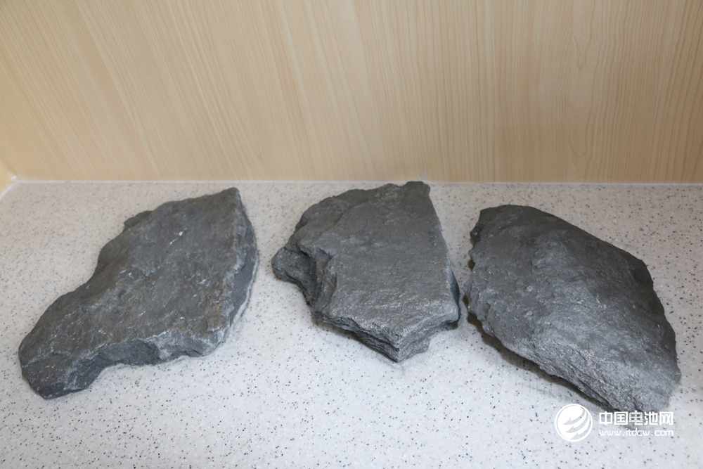 石墨烯扭轉(zhuǎn)“角度”可變超導體 將打開非常規(guī)超導體研究大門