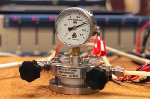 美國(guó)研發(fā)鋰空氣電池 或延長(zhǎng)電動(dòng)車?yán)m(xù)航里程數(shù)