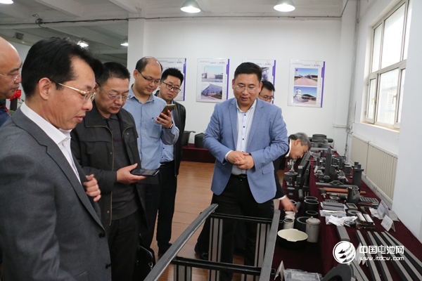 中國鋰電新能源產業鏈調研團一行參觀錦美碳材產品展廳 中國鋰電新能源產業鏈調研團一行參觀錦美碳材產品展廳