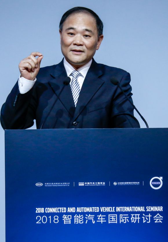 吉利集團(tuán)李書福：確保自動(dòng)駕駛的“政治正確”