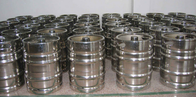 2017年中國鋰電池電解液價格一路低迷 全年產(chǎn)量10萬噸