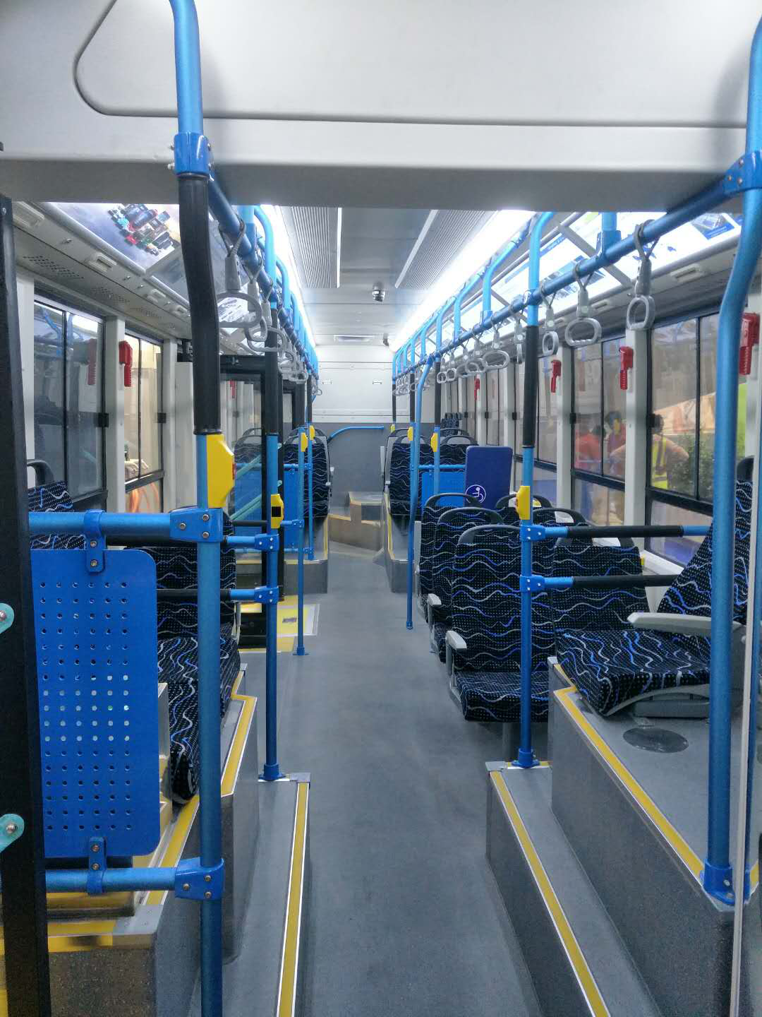 銀隆亮相迪拜交通展 加速拓展海外市場 銀隆亮相迪拜交通展 加速拓展海外市場