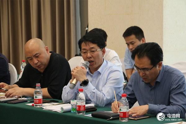 鋰電“達(dá)沃斯”論壇組委會(huì)/電池百人會(huì)/中關(guān)村新型電池技術(shù)創(chuàng)新聯(lián)盟秘書長(zhǎng)、電池網(wǎng)創(chuàng)始人/董事長(zhǎng)于清教 鋰電“達(dá)沃斯”論壇組委會(huì)/電池百人會(huì)/中關(guān)村新型電池技術(shù)創(chuàng)新聯(lián)盟秘書長(zhǎng)、電池網(wǎng)創(chuàng)始人/董事長(zhǎng)于清教