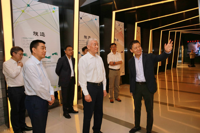 科技部部長王志剛到大族激光調研 高云峰董事長陪同 科技部部長王志剛到大族激光調研 高云峰董事長陪同